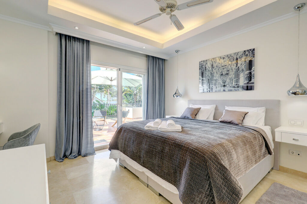 Detached Villa Cabopino Málaga - image 12