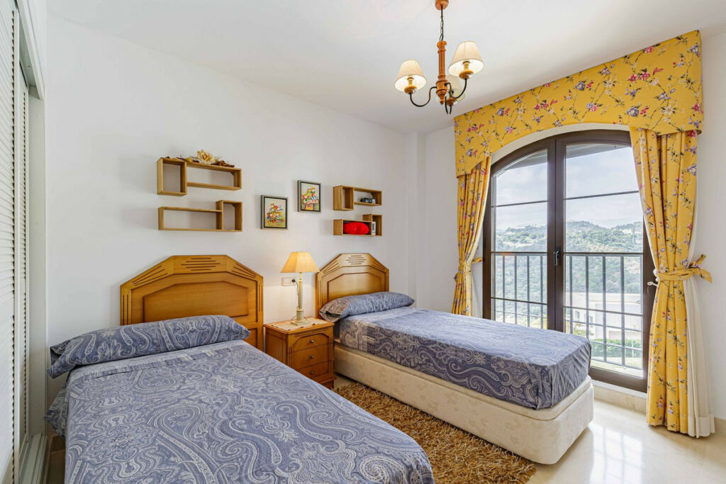 Middle Floor Apartment Los Arqueros Málaga - image 12