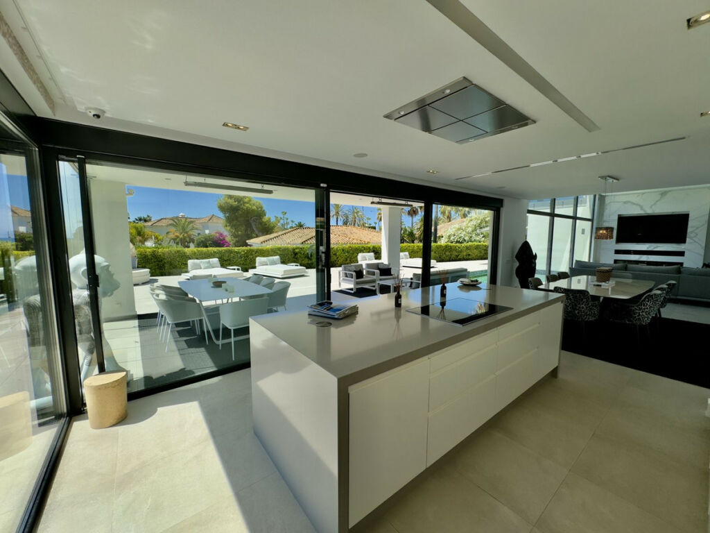 Detached Villa Los Monteros Málaga - image 11