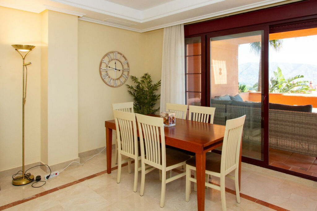 Middle Floor Apartment La Mairena Málaga - image 6