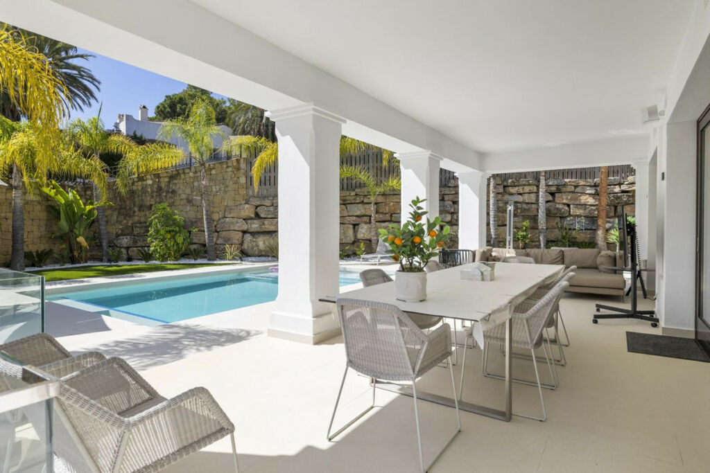 Detached Villa Nueva Andalucía Málaga - image 12