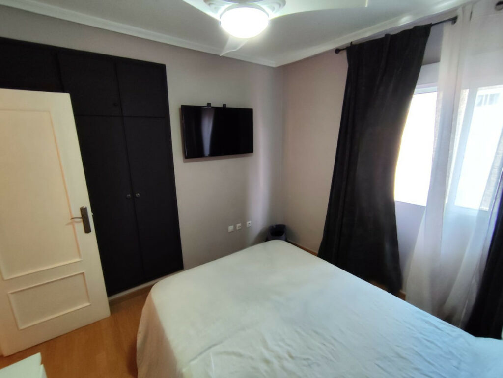 Middle Floor Apartment Torrevieja Alicante - image 12
