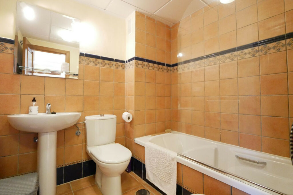 Middle Floor Apartment Calahonda Málaga - image 12
