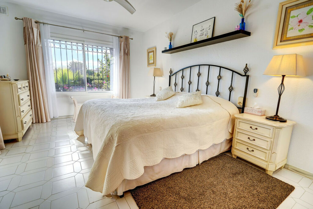 Semi-Detached House Miraflores Málaga - image 12