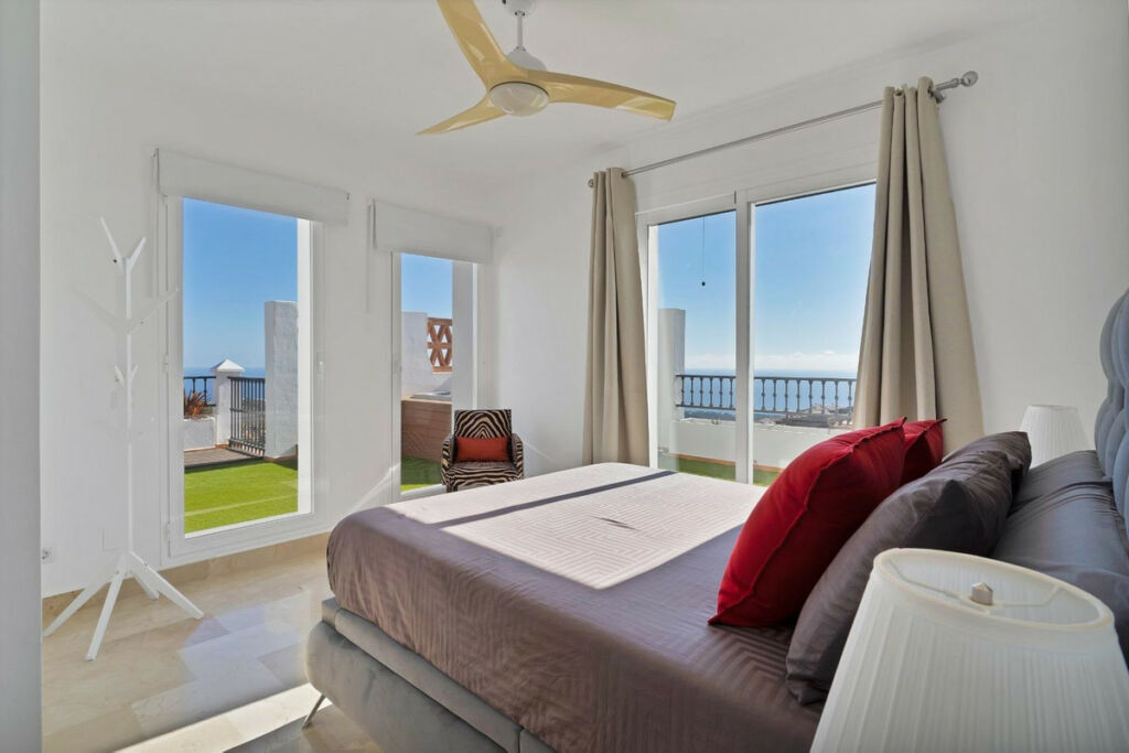 Penthouse Calahonda Málaga - image 13