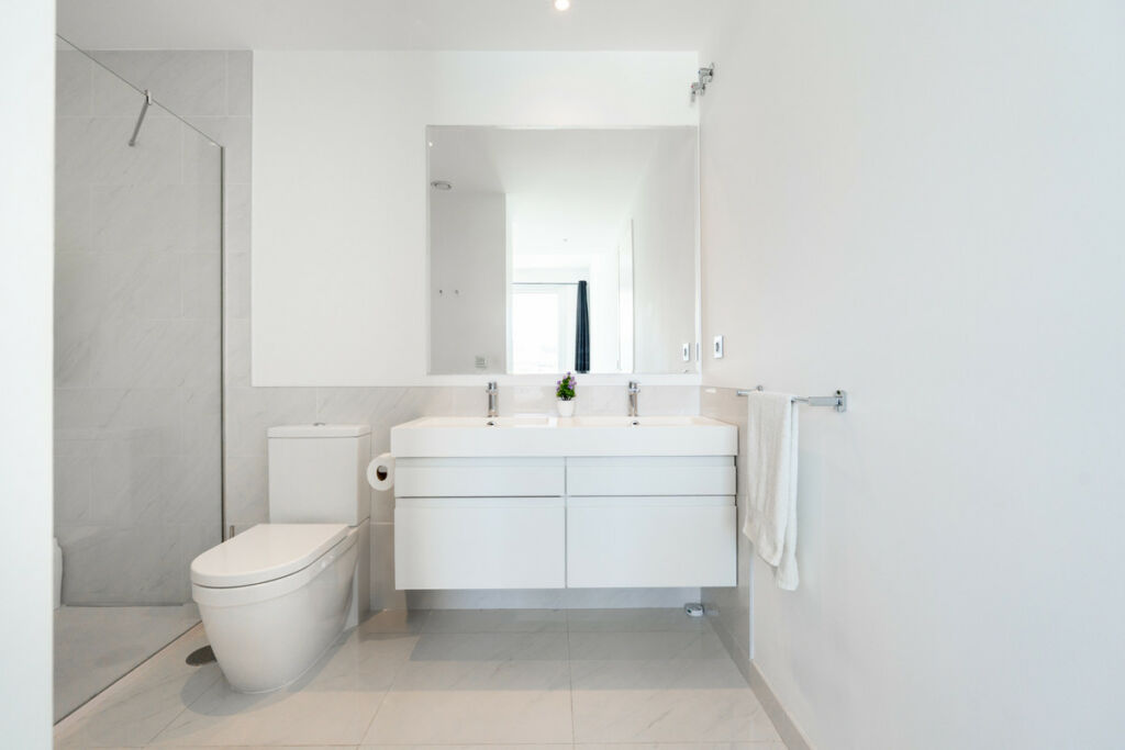 Middle Floor Apartment Estepona Málaga - image 17