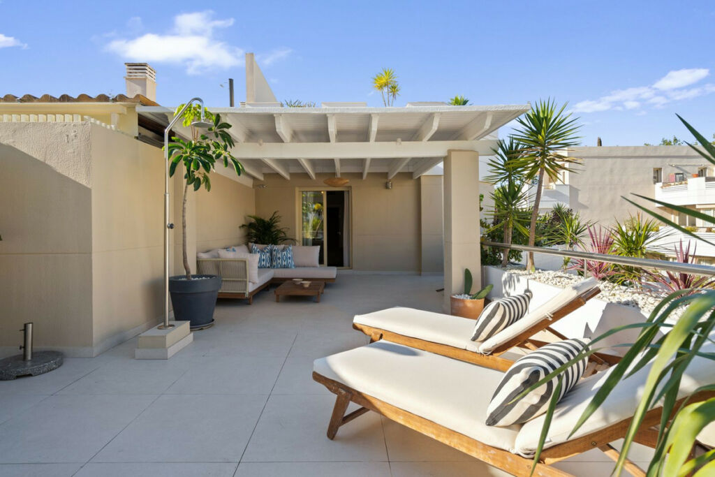 Penthouse Aloha Málaga - image 12