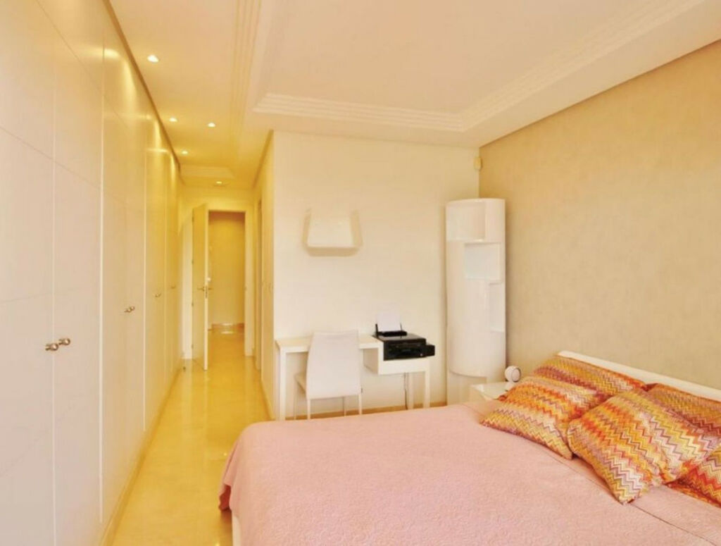 Middle Floor Apartment Nueva Andalucía Málaga - image 12