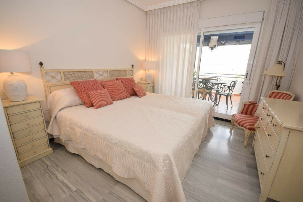 Middle Floor Apartment Puerto Banús Málaga - image 12