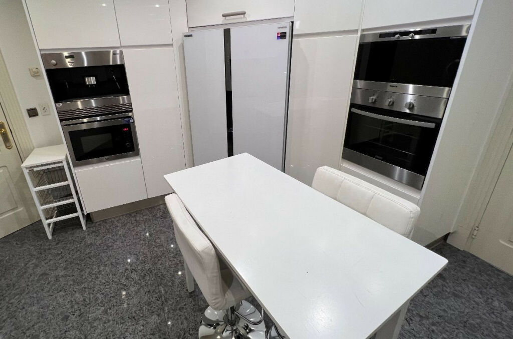 Middle Floor Apartment Puerto Banús Málaga - image 12