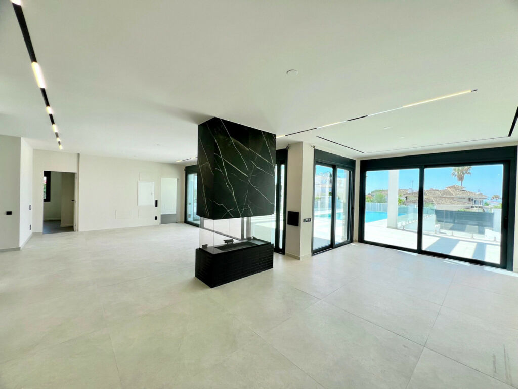Detached Villa Marbella Málaga - image 12