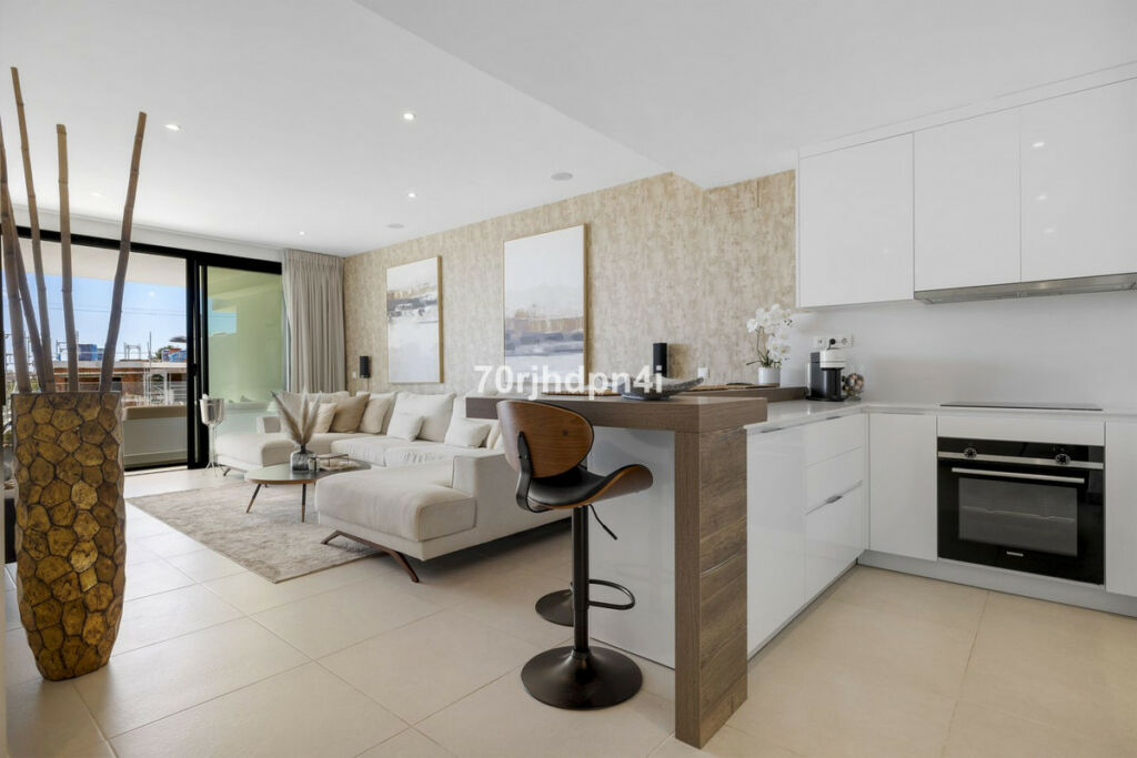 Middle Floor Apartment Estepona Málaga - image 12