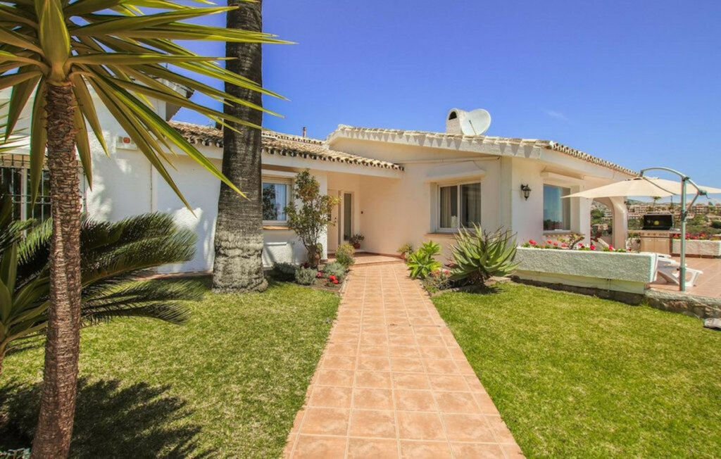 Detached Villa Torremuelle Málaga - image 12