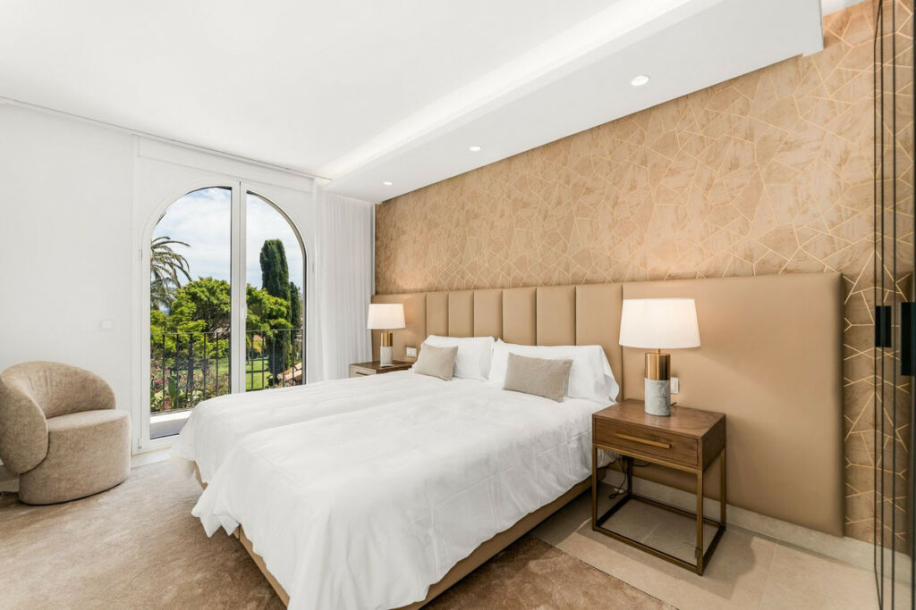 Townhouse New Golden Mile Málaga - image 12