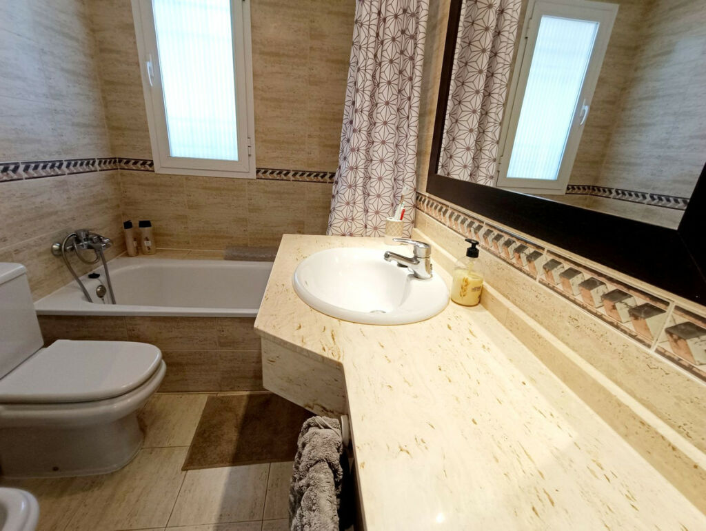 Ground Floor Apartment Aloha Málaga - image 12