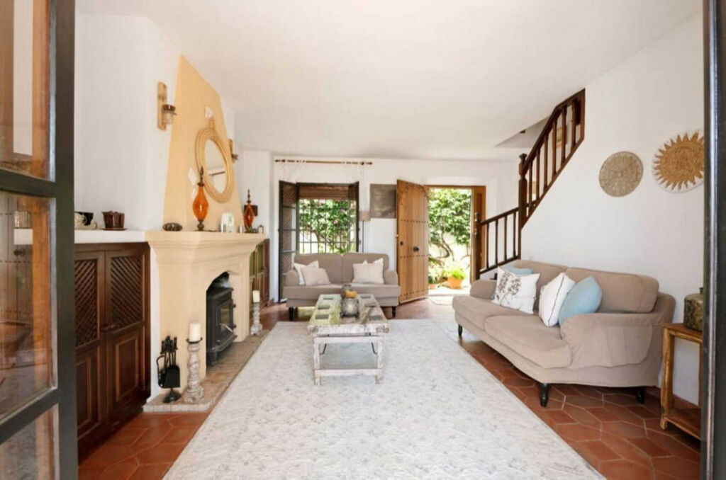 Townhouse Nueva Andalucía Málaga - image 3
