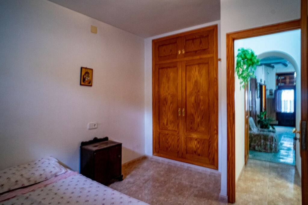 Townhouse Bolulla Alicante - image 14