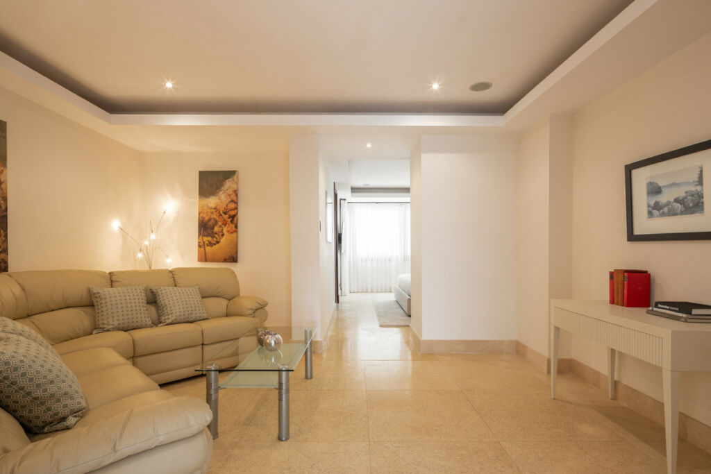 Detached Villa The Golden Mile Málaga - image 12