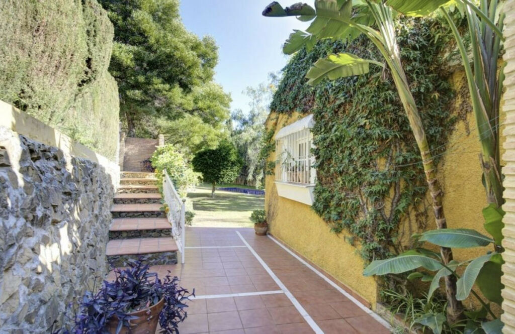 Detached Villa El Rosario Málaga - image 17