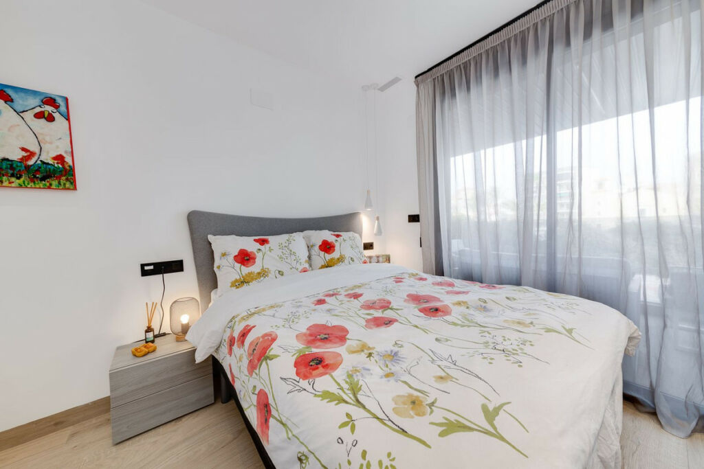 Middle Floor Apartment Torrevieja Alicante - image 13