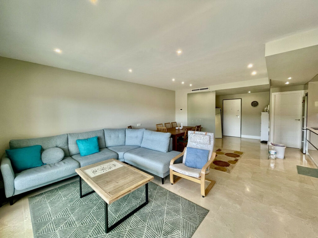 Middle Floor Apartment Estepona Málaga - image 13