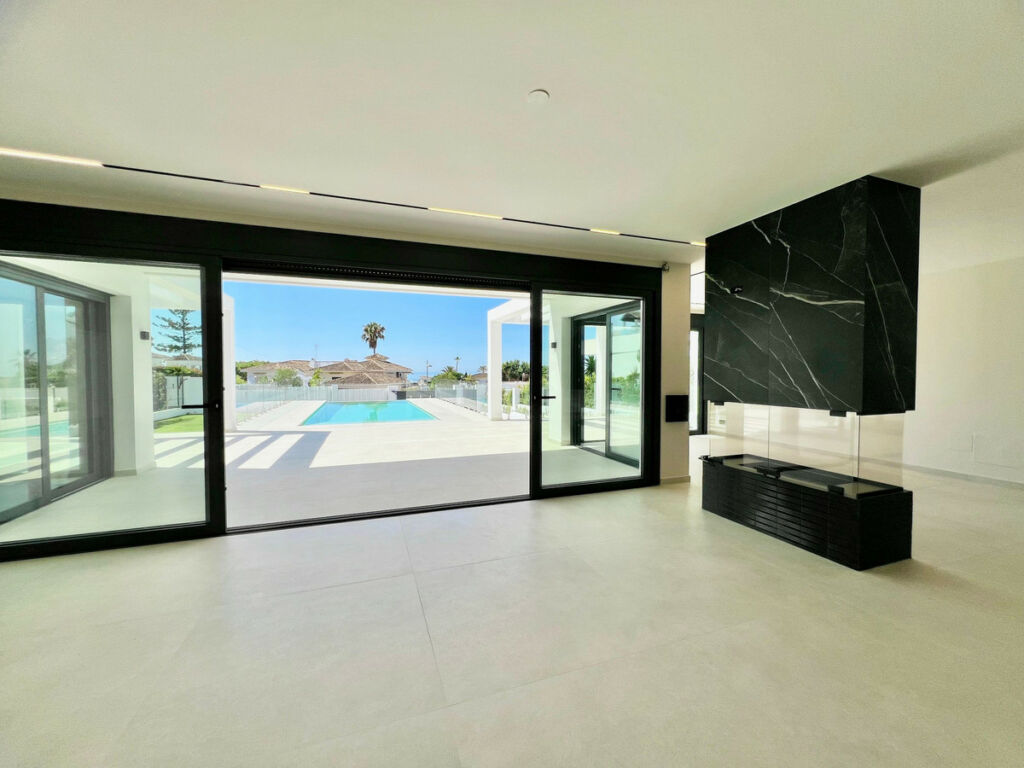 Detached Villa Marbella Málaga - image 13