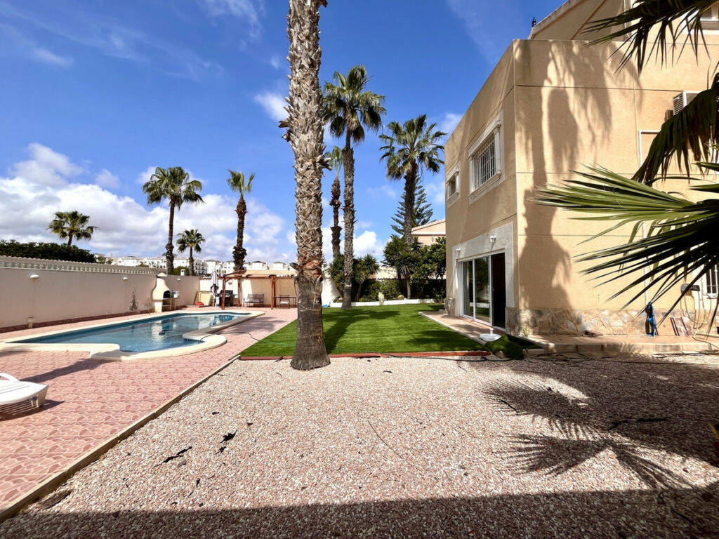 Detached Villa La Zenia Alicante - image 13