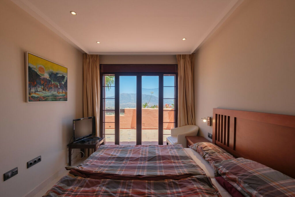Top Floor Apartment La Mairena Málaga - image 13