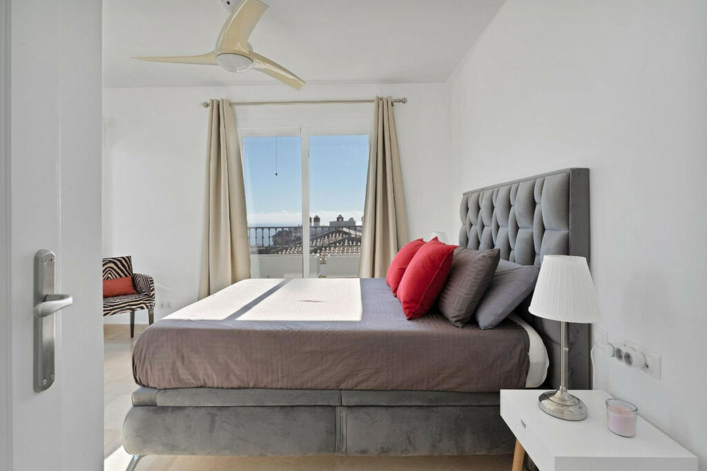 Penthouse Calahonda Málaga - image 14