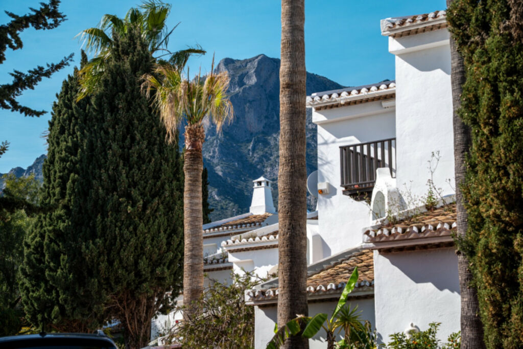 Townhouse Sierra Blanca Málaga - image 13
