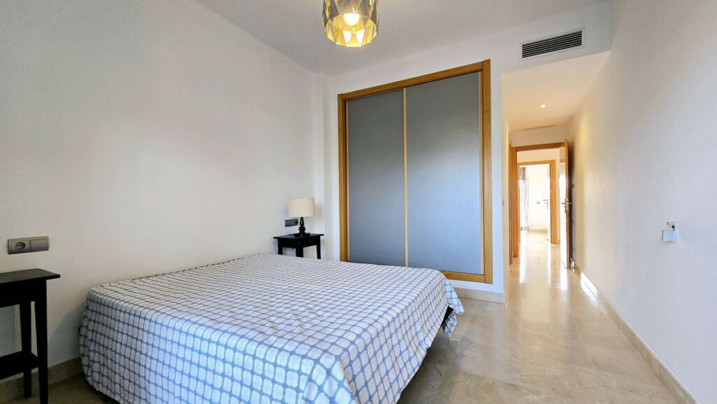 Middle Floor Apartment Estepona Málaga - image 13