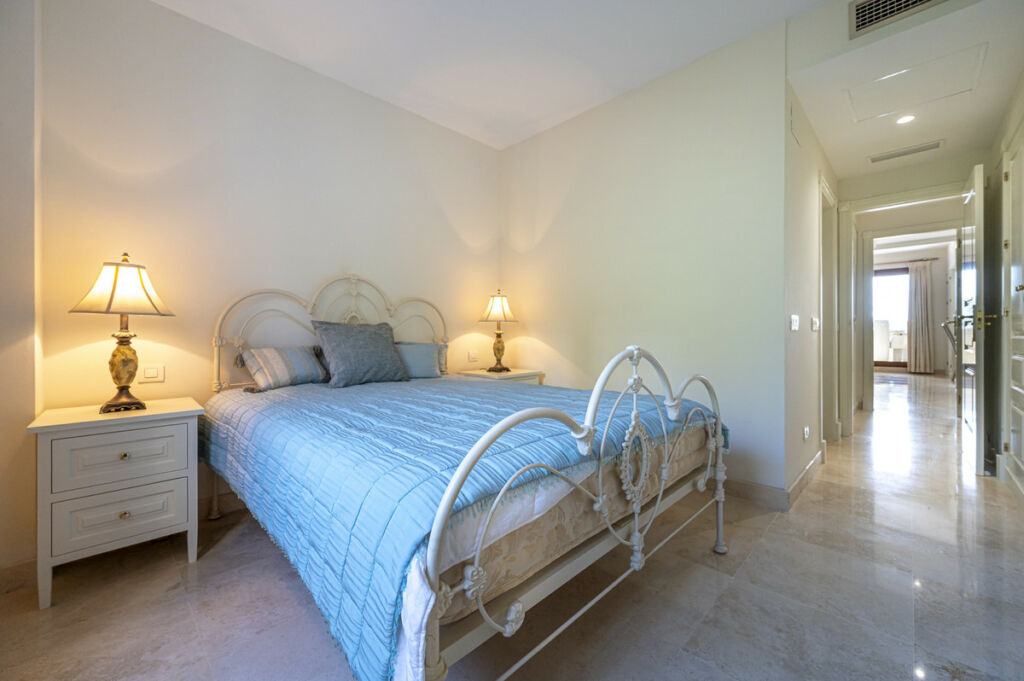 Middle Floor Apartment Estepona Málaga - image 13