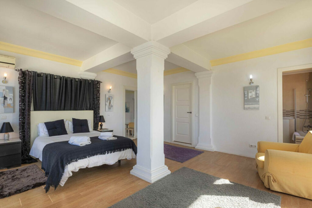 Detached Villa Estepona Málaga - image 13