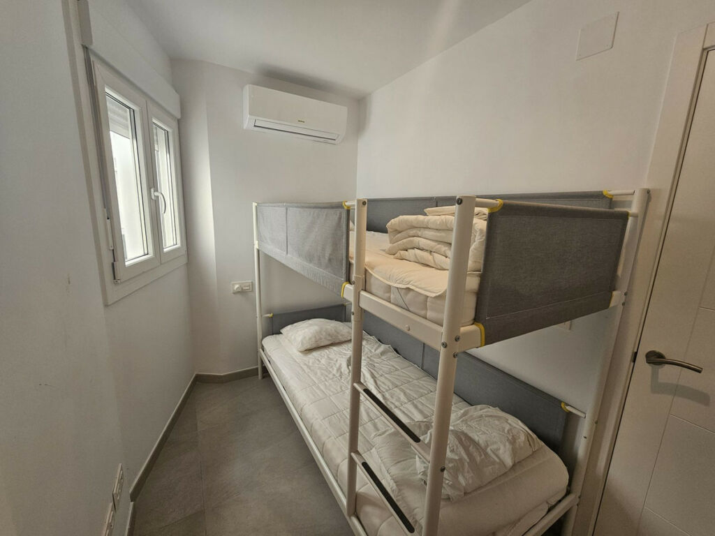Middle Floor Apartment Fuengirola Málaga - image 13