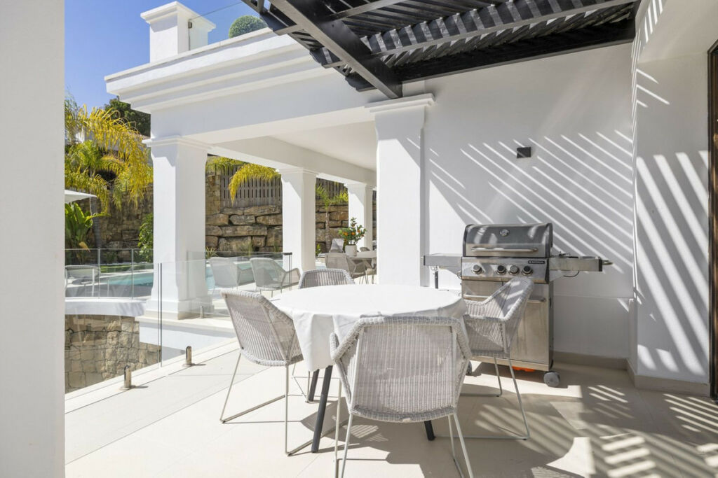 Detached Villa Nueva Andalucía Málaga - image 13