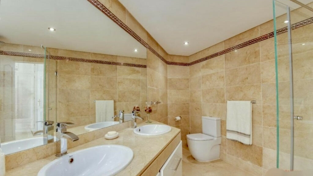 Townhouse Casares Málaga - image 13