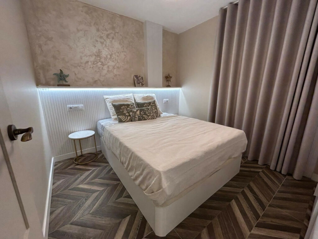 Middle Floor Apartment Alicante City Alicante - image 13