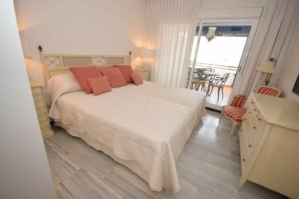 Middle Floor Apartment Puerto Banús Málaga - image 13