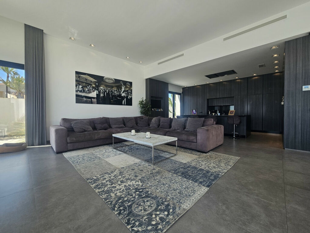 Detached Villa Cabo Roig Alicante - image 11