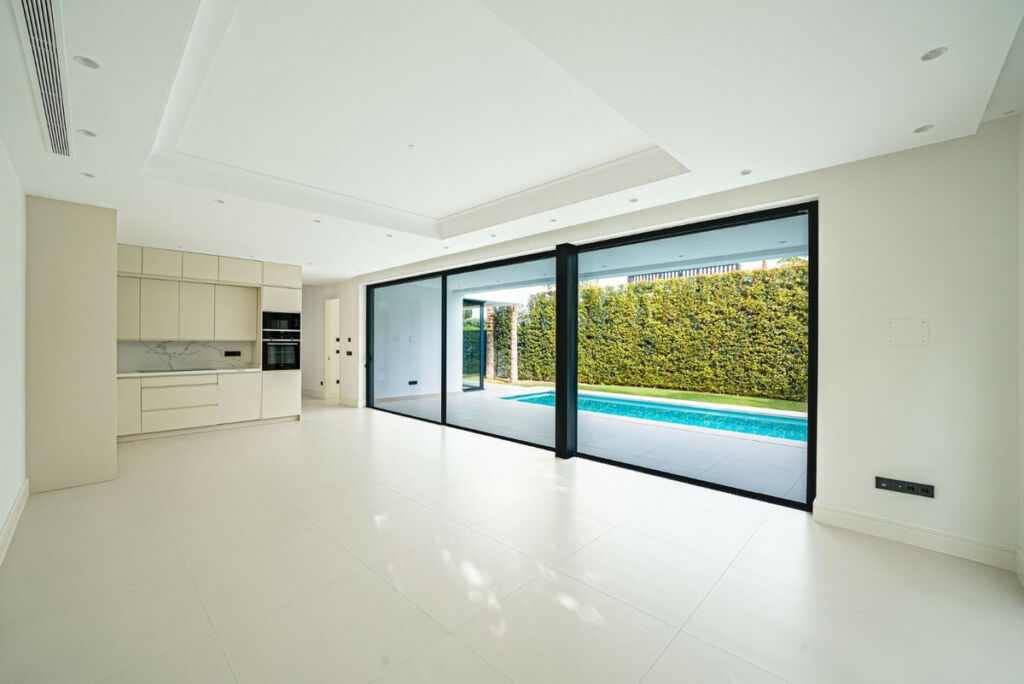 Detached Villa The Golden Mile Málaga - image 13