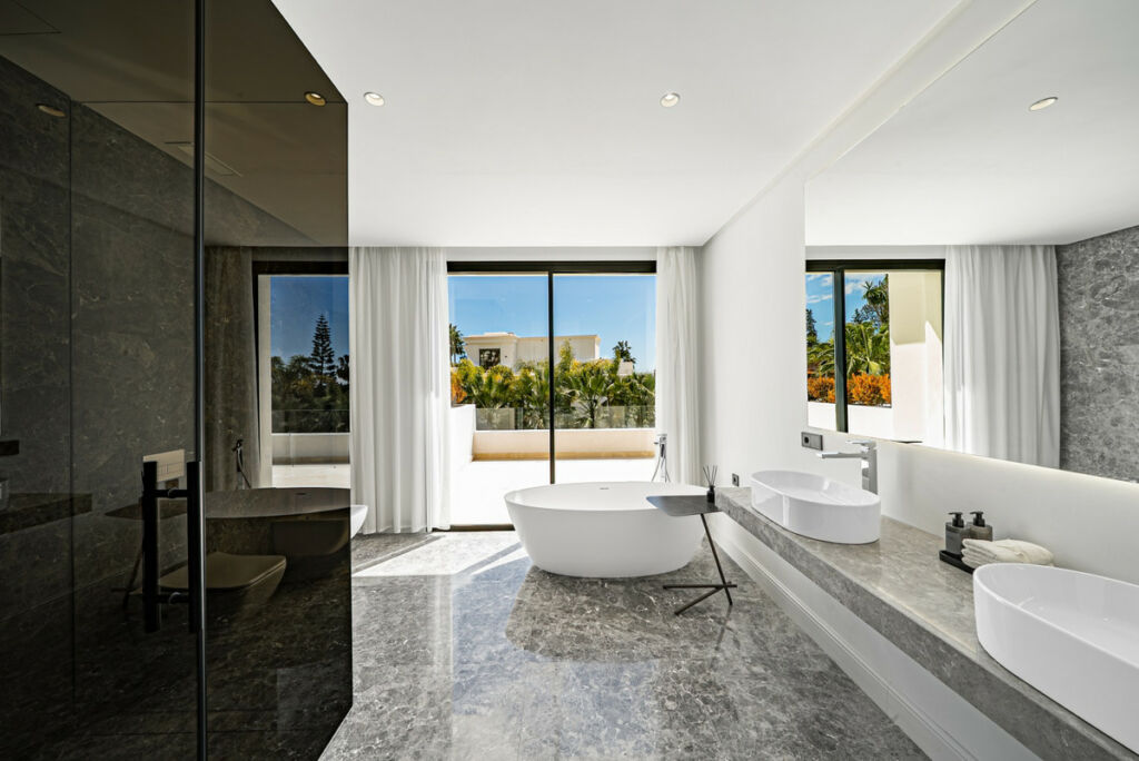 Detached Villa The Golden Mile Málaga - image 13