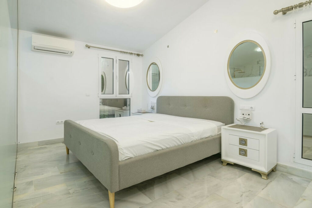 Detached Villa Sotogrande Alto Cádiz - image 13