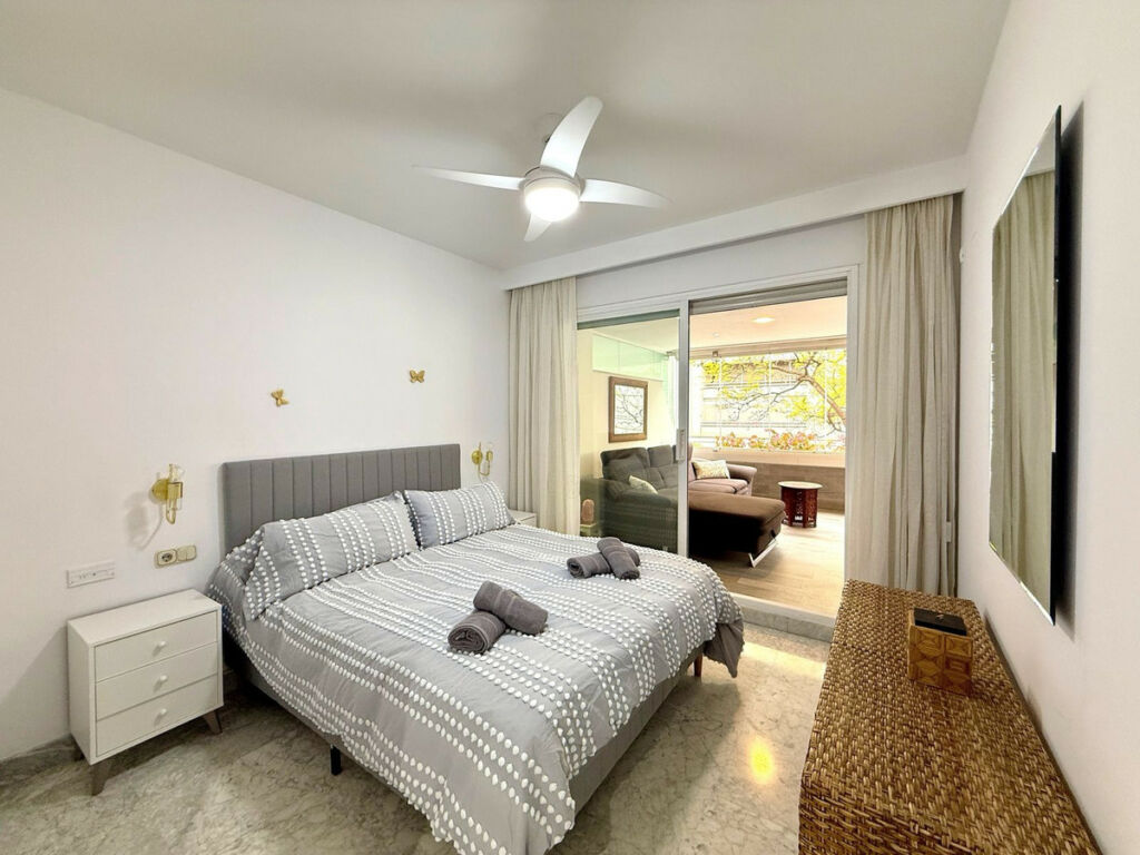 Middle Floor Apartment Puerto Banús Málaga - image 13