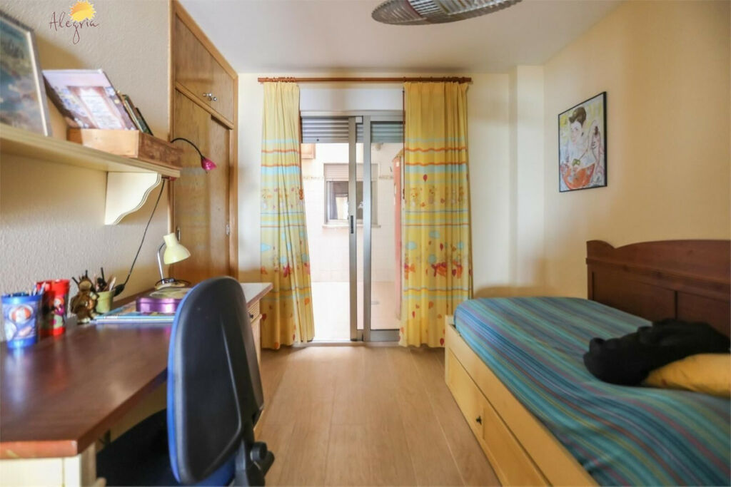 Middle Floor Apartment Torrevieja Alicante - image 13