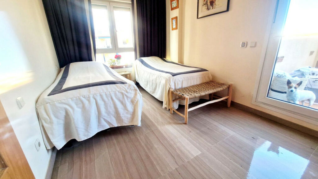 Middle Floor Apartment Fuengirola Málaga - image 13