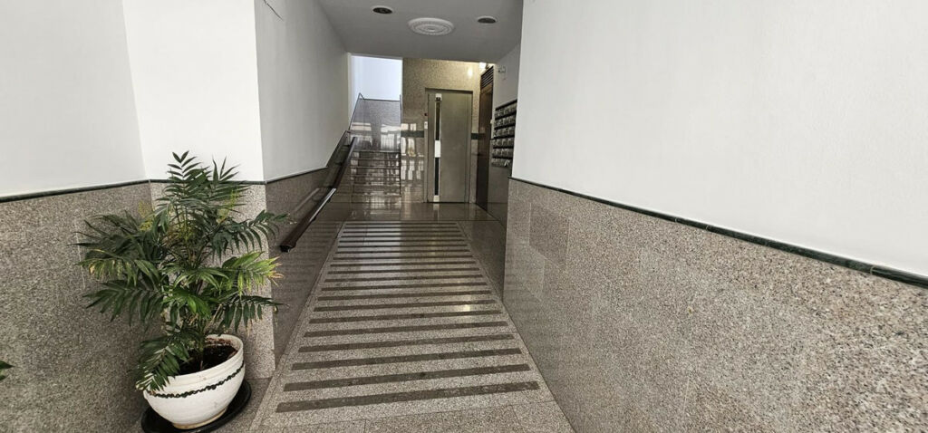 Middle Floor Apartment Fuengirola Málaga - image 13