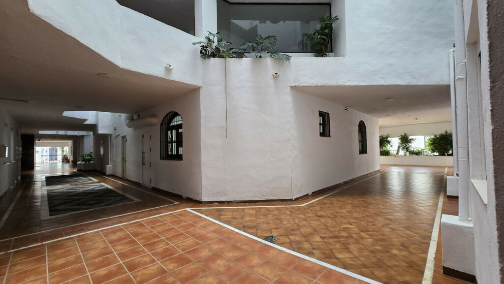 Middle Floor Apartment Puerto Banús Málaga - image 13