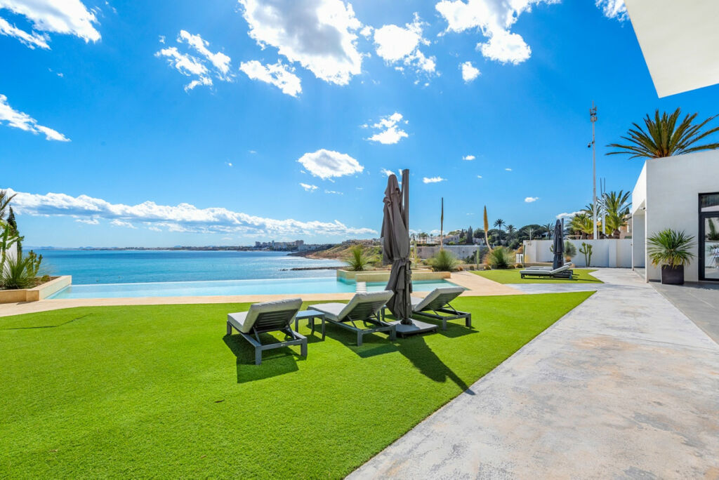Detached Villa Cabo Roig Alicante - image 15