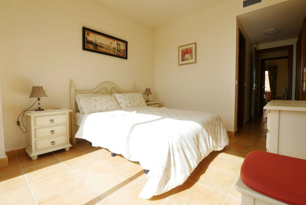 Middle Floor Apartment Calahonda Málaga - image 13