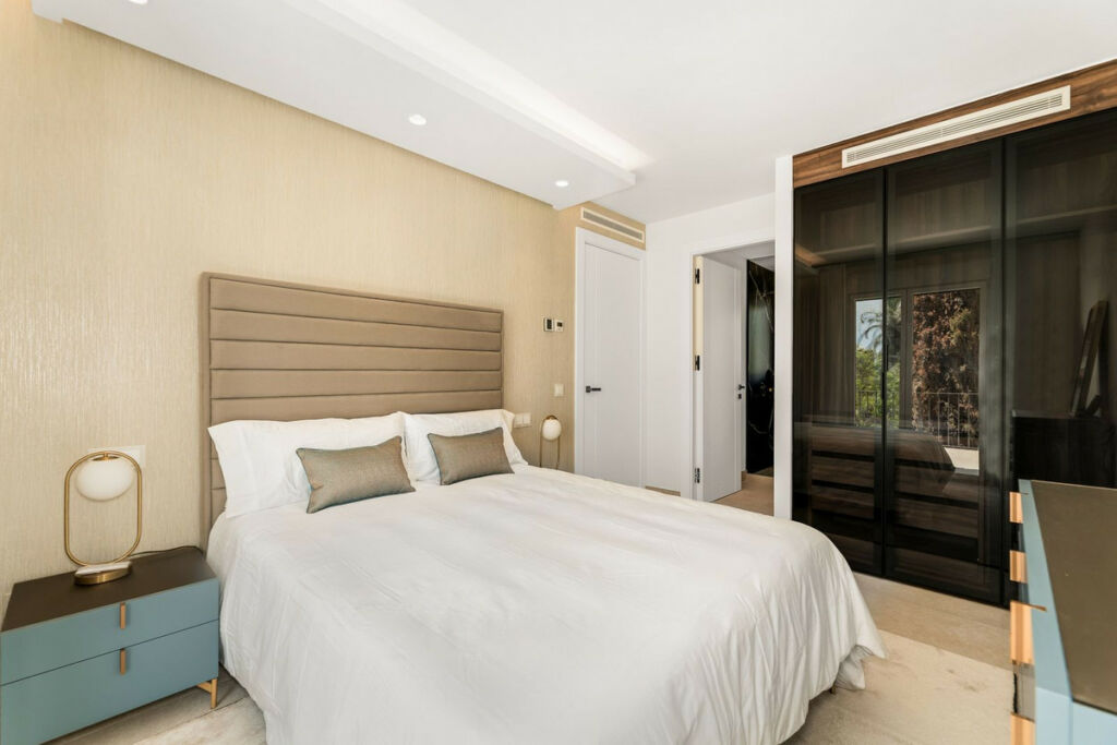 Townhouse New Golden Mile Málaga - image 13